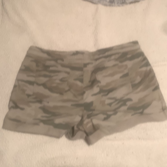 Camo shorts - Picture 2 of 2